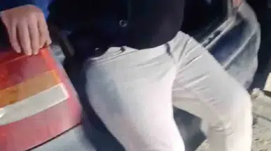Suya Gömülen Aracının Bagajında Oturarak Yardım Bekledi