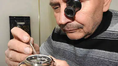 Yarım Asırdır Saat Tamir Ediyor