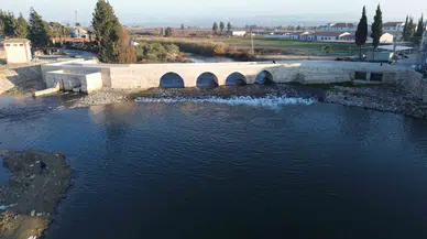 Zelzelenin Yıkamadığı Tarihi Köprü Onarım Çalışmalarının Akabinde Yaya Geçişine Açıldı