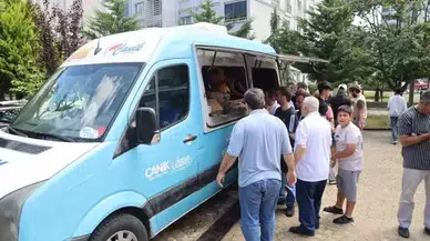 Canik Belediyesi vatandaşlara aşure ikramında bulundu