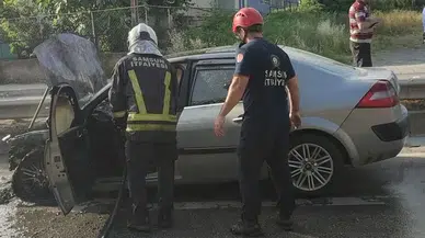 Samsun'da alev alan otomobil kullanılamaz hale geldi