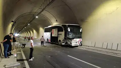 Amasya'da yolcu otobüsüyle çarpışan traktörün sürücüsü yaralandı