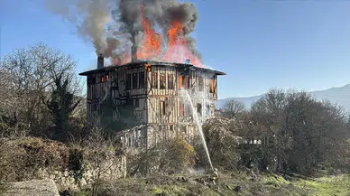 Safranbolu'da tarihi konağın müştemilatı yandı