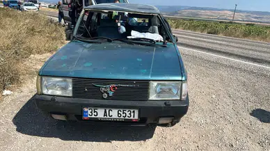 Amasya'da devrilen otomobildeki 3 kişi yaralandı
