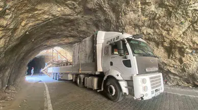 Rize'de hafif ticari araçla otomobil çarpıştı, 1 kişi öldü, 5 kişi yaralandı