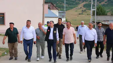 Bayburt Valisi Eldivan köy ziyaretlerinde vatandaşlarla bir araya geldi
