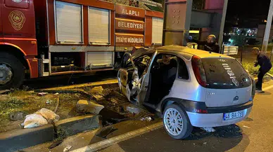 Zonguldak'ta üst geçidin direğine çarpan otomobildeki 2 kişi öldü