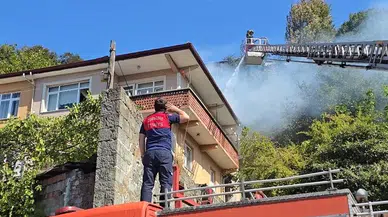 Zonguldak'ta 3 katlı binanın çatı katında çıkan yangın söndürüldü