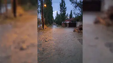 Sağanak Yağış Hayatı Felç Etti