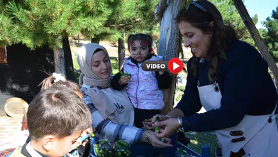 Aileler ve Çocuklar, Kışlık Yiyeceklerini Birlikte Hazırladı