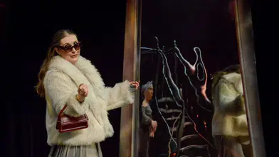 Tiyatroda Perde Bugün İki Kez Açılacak