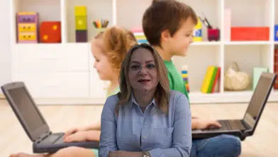 Anne ve Babalara Ekran Süresi Uyarısı