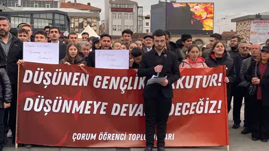 Bakanı İstifaya Davet Ettiler