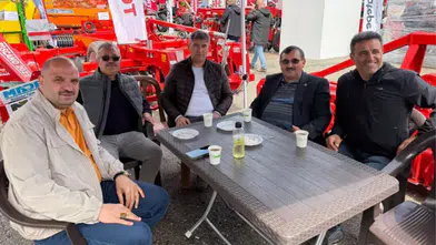 Özdemir, Üreticilerle Fuarda Bir Araya Geldi