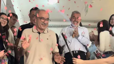 Emekli Olan Okul Müdürüne Güllerle Veda