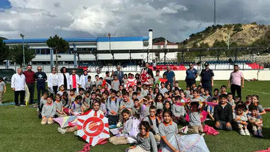 Filistinli Çocuklar İçin Göğe Bıraktılar