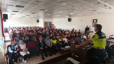 Okul Servis Şoförleri ve Rehber Personele Trafik Eğitimi