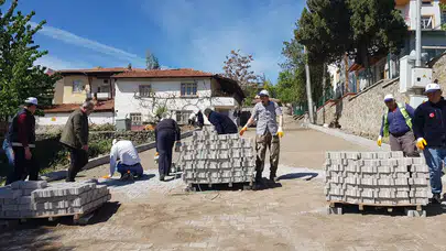 Bayat'ta Parke Taşı Çalışmaları Sürüyor
