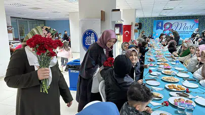 8 Mart’ta Depremzede Kadınlar Unutulmadı