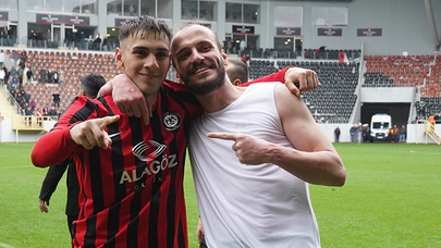 Sinan ve Eren’den Birliktelik Pozu