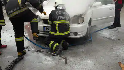 Yanan Aracı İtfaiye Söndürdü