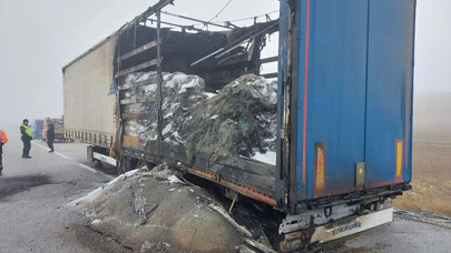 Yangın Çıkan Plastik Hammadde Yüklü Tır Hasar Gördü