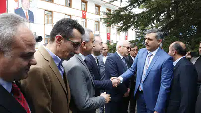 Valilik ve Belediye İlk Gün Bayramlaştı