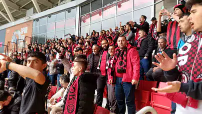 800 Kişi Takımını Yalnız Bırakmadı