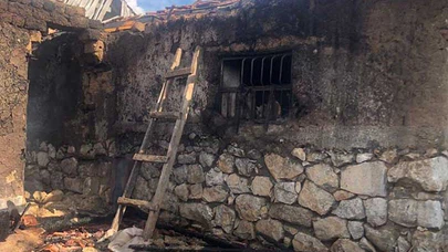 Alaca’da Depo ve Samanlık Yandı