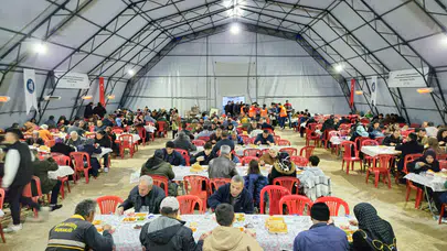 Avukatlar Adına Afşin’de Depremzedelere İftar Verildi