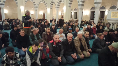 Depremin Vurduğu Afşin'de Kadir Gecesi'nde Camiler Doldu