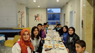 Gençler İftarda Bir Araya Geldi