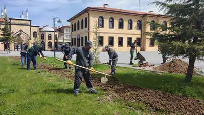 Mezarlıklar Bayrama Hazırlanıyor