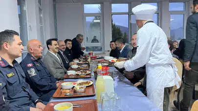 Oğuzlar’da Protokol Öğrencilerle İftar Yaptı
