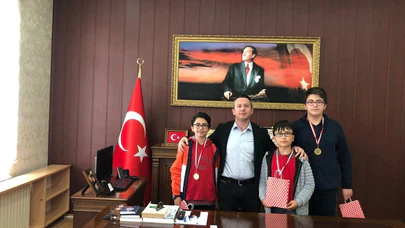 Satranç Turnuvasında Derece Alan Öğrenciler Ödüllendirildi
