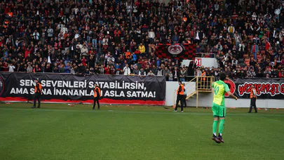 Sinan Kurumuş, Genç Kaleciyi Alkışlattı