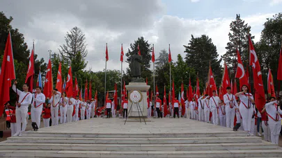 104. Yılda Ataya Saygı