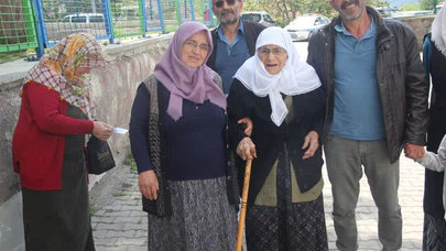 Asırlık Çınarlar Vatandaşlık Görevini Yaptı