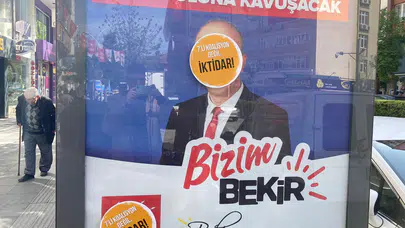 CHP’nin Afişlerine Saldırı