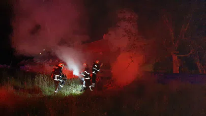 Metruk Evde Çıkan Yangını Devriye Gezen Polis Fark Etti