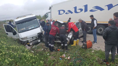 Otomobil Çekici İle Çarpıştı: İki Yaralı