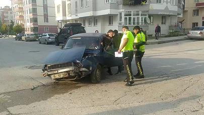Otomobil, Minibüsle Çarpıştı