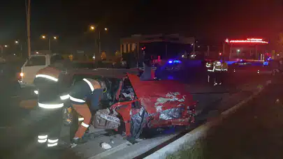 Ticari Araçla Otomobil Çarpıştı: Üç Yaralı