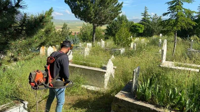 Bayram Öncesinde Mezarlıklar Bakıma Alındı