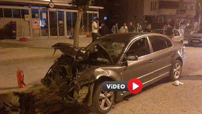 Çarpışan İki Otomobildeki 3 Kişi Yaralandı