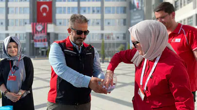 Kan Bağışı Yapan 30 Kişiye İmzalı Forma