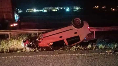 Karşı Şeride Geçen Otomobil Ters Döndü: Beş Yaralı