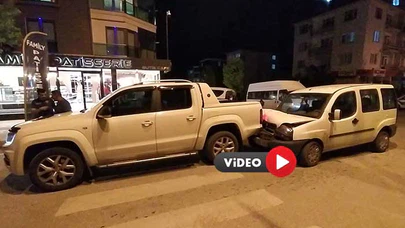 Kontrolden Çıktı Kamyonete Çarptı