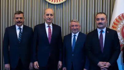 Mecliste Numan Kurtulmuş’u Kutladılar