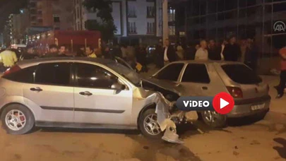 Park Halindeki 3 Araca Çarpan Otomobilin Sürücüsü Yaralandı